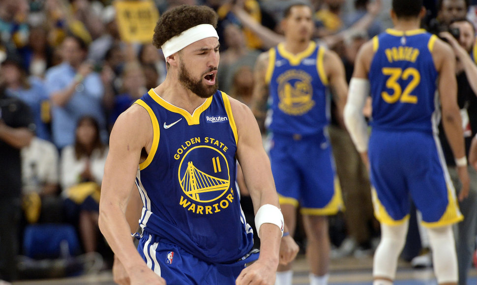 Klay Thompsonas pataikė svarbų tritaškį ir „Warriors“ laimėjo rungtynes.