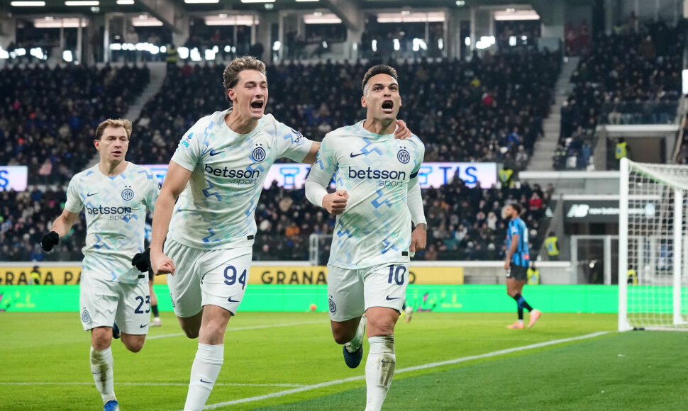 Lautaro Martinezas (10 nr.) švenčia įvartį.