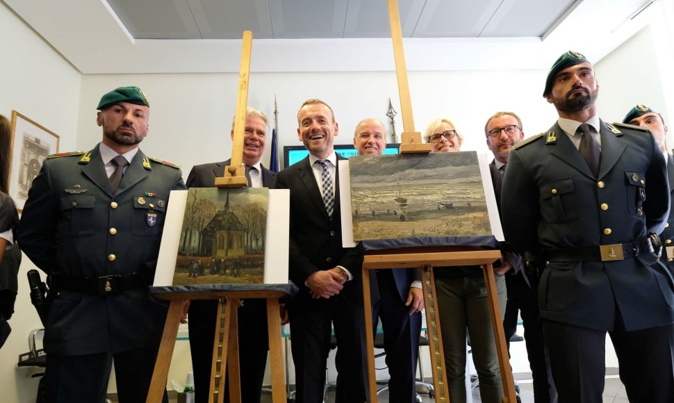 Italijos policija surado prieš beveik 15 metų pavogtus Van Gogho paveikslus 