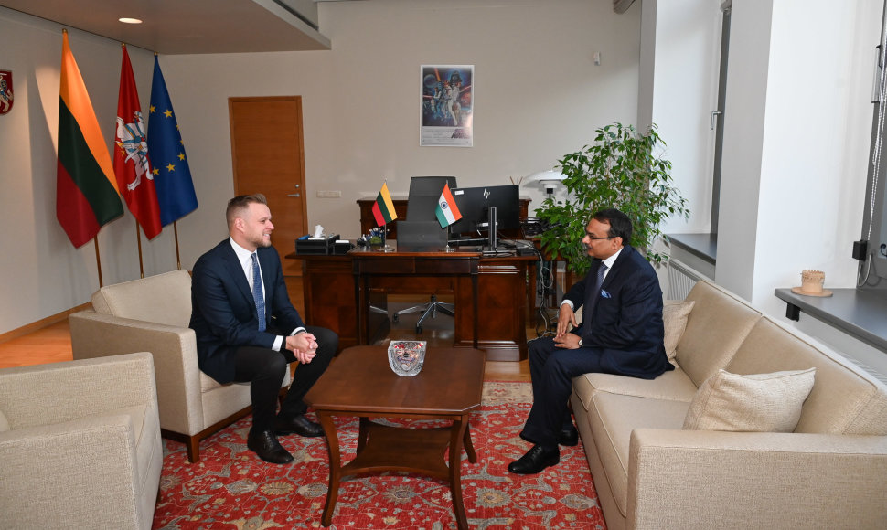 Ministras G. Landsbergis susitiko su Indijos ambasadoriumi