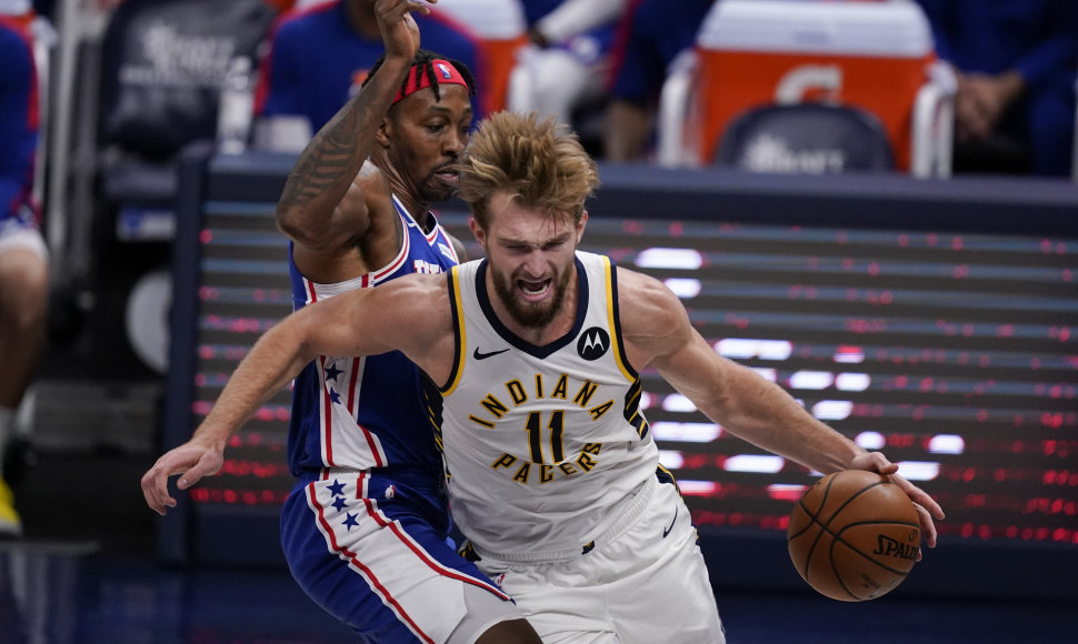 Domantas Sabonis prieš Dwightą Howardą