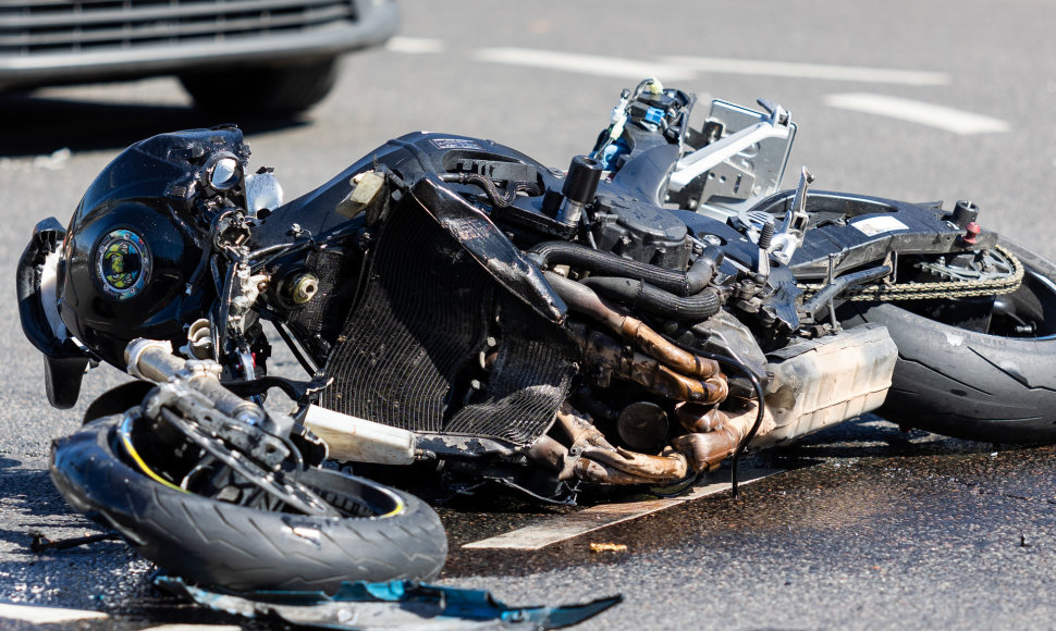 Motociklo ir BMW avarija Žirmūnų gatvėje