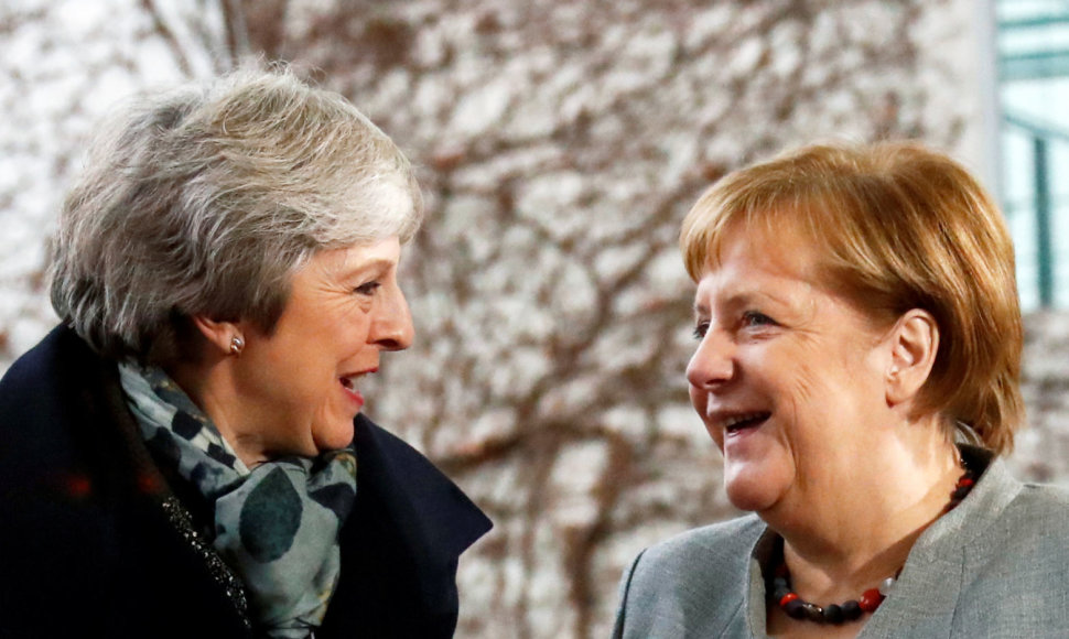 Theresa May ir Angela Merkel