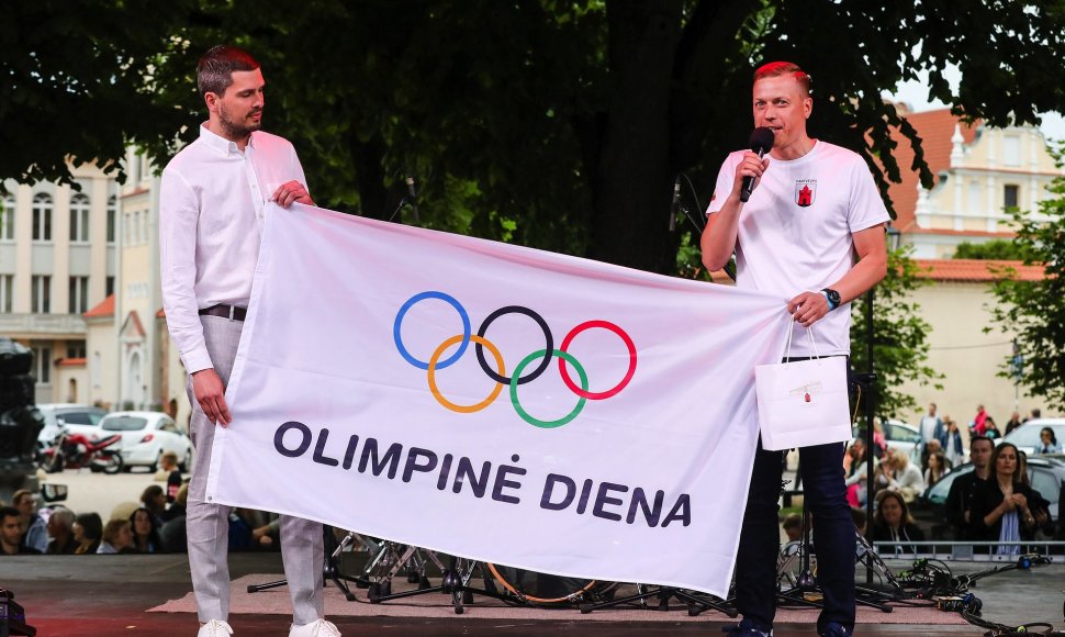 Kaunas perdavė Olimpinės dienos vėliavą Panevėžiui