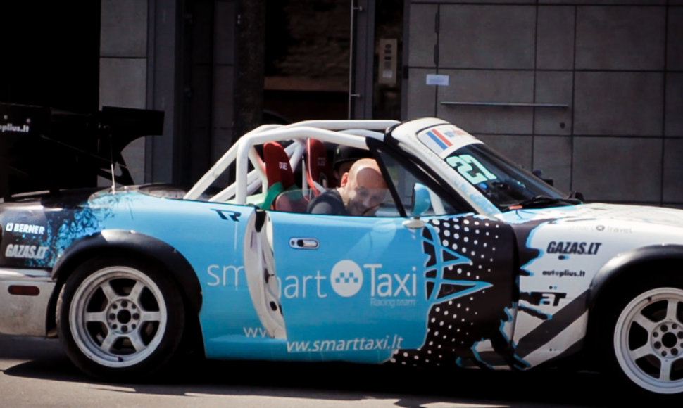 „Smart Taxi RT“ komandos „Mazda Miata“