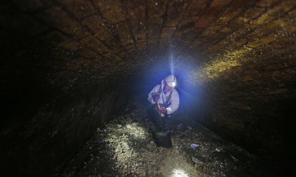 Kamštis kanalizacijoje iš riebalų ir kitų neirių atliekų