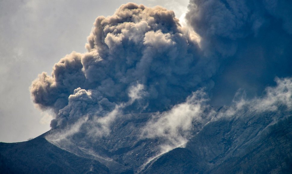 Marapio ugnikalnio išsiveržimas Indonezijos Sumatros saloje