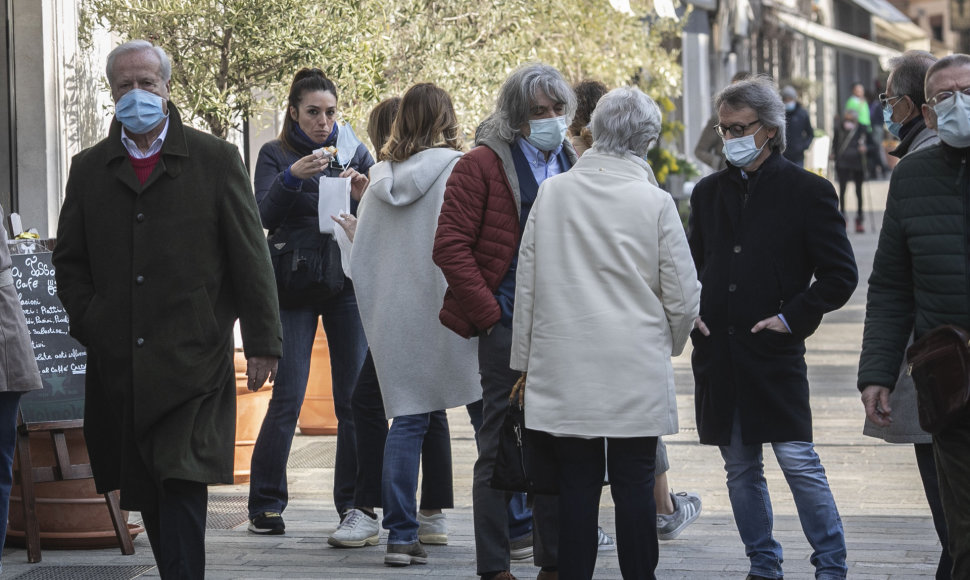 Lombardiją vėl daužo su nauja jėga sugrįžusi koronaviruso pandemija