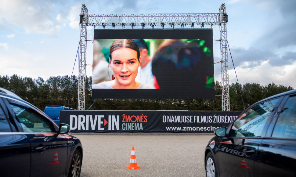 Kino automobiliuose peržiūra Vilniuje