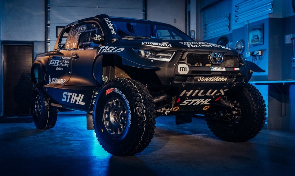 „Toyota Gazoo Racing Baltics“ komanda rūpinasi „Toyota Hilux“ bolido transportavimu