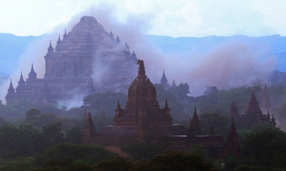 Žemės drebėjimo apgadinta šventykla Mianmare