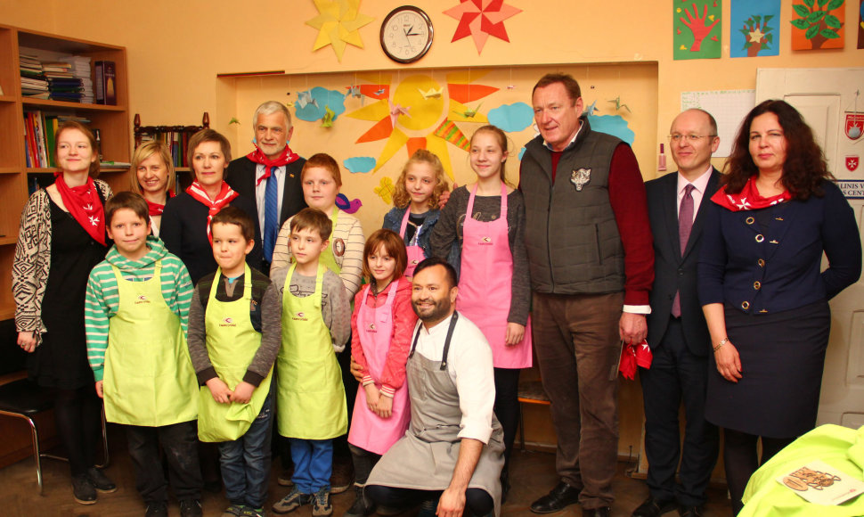 Maltiečių Vilniaus vaikų dienos centro auklėtiniai kartu su svečiais ruošėsi Velykoms