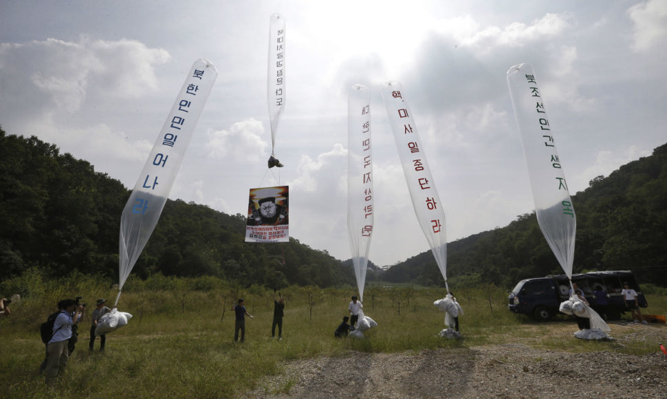 Paleidimui į Šiaurės Korėją ruošiami oro balionai