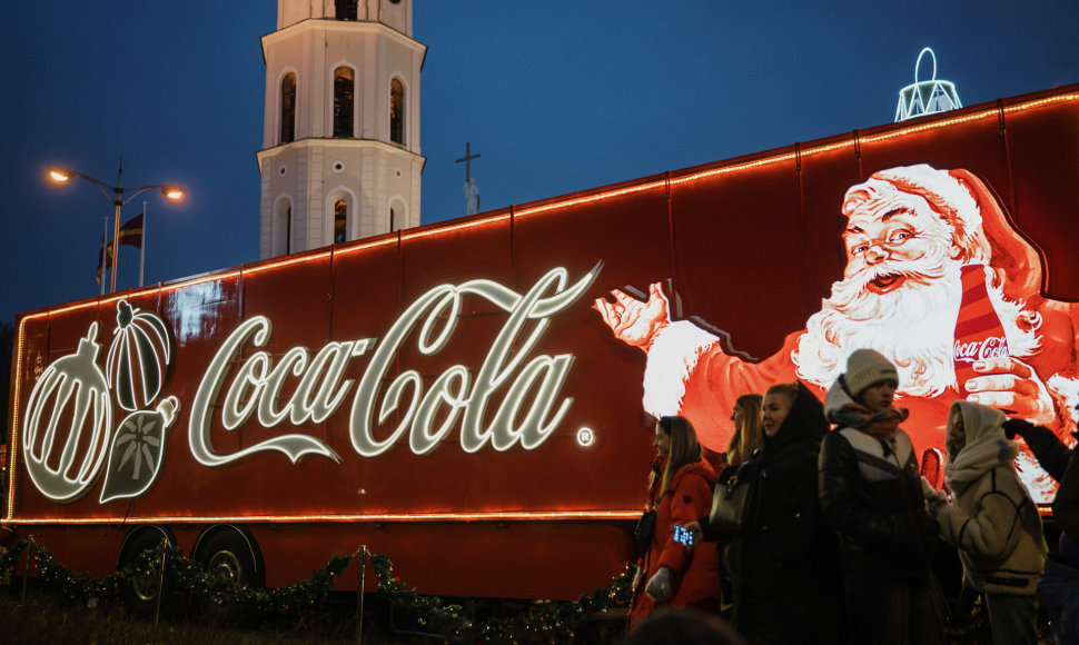 Pamatykite, kaip magiškas „Coca-Cola“ Kalėdų karavanas atrodo iš vidaus