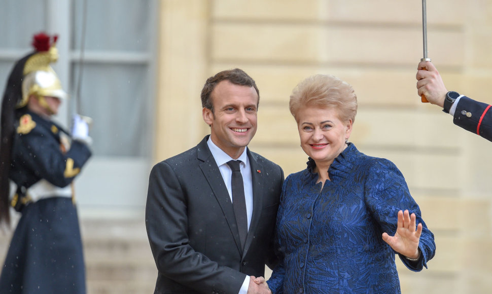 Prezidentė susitiko su Prancūzijos vadovu Emmanueliu Macronu ir dalyvavo trijų Baltijos valstybių ir Prancūzijos Prezidentų darbo pietuose