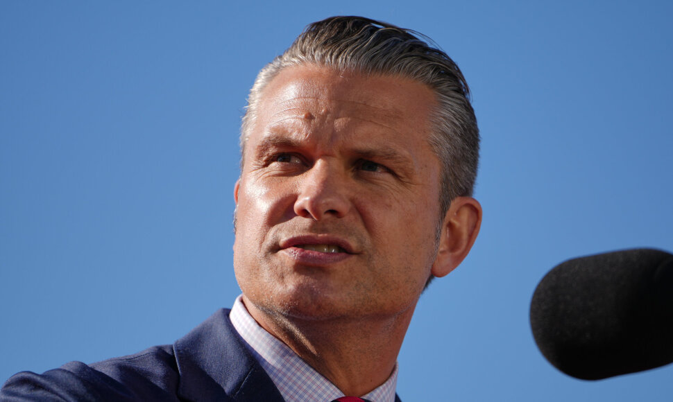 Pete'as Hegsethas / / AP