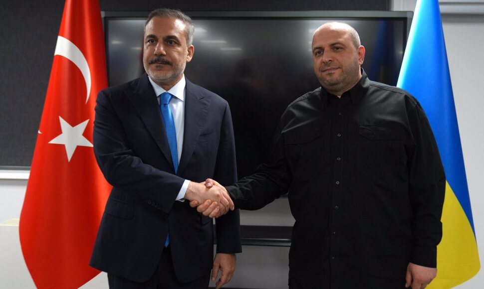 Hakanas Fidanas su Ukrainos gynybos ministru Rustemu Umerovu Stambule / Turkish presidency / ZUMAPRESS.com