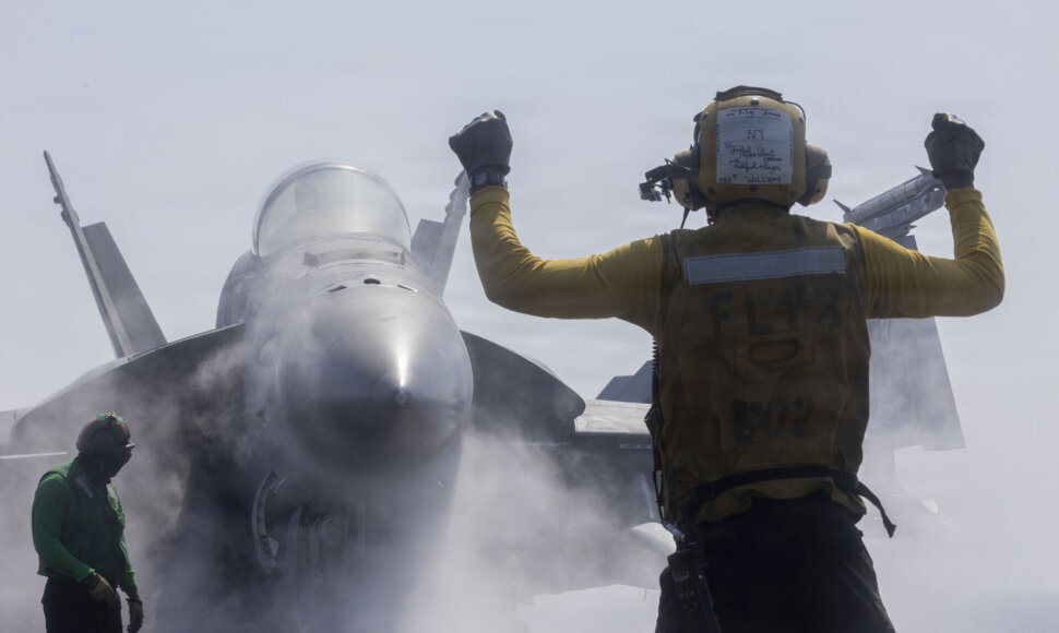 JAV naikintuvas ant lėktuvnešio „USS Abraham Lincoln“ / Tsgt. Kevin Torres/U.S. Navy / ZUMAPRESS.com