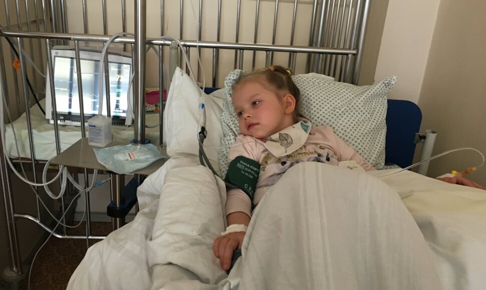 3,5 metų Lukrecijai &bdquo;užsidegė&ldquo; smegenys: sunki liga įkvėpė mamą įkurti unikalią kliniką