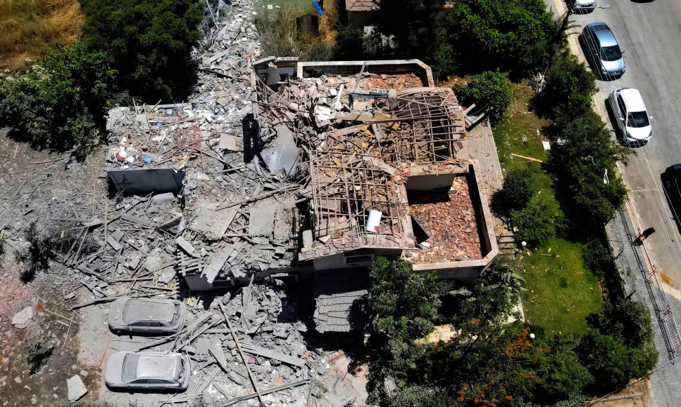 Izraelyje po raketos smūgio sugriautas namas