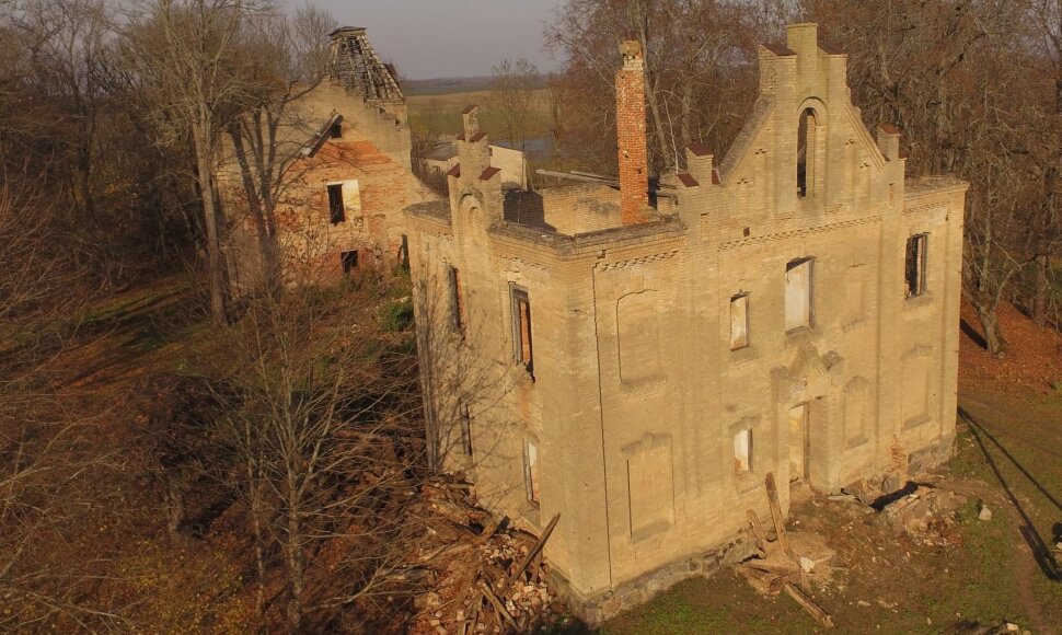 Restauruojamas Kamari&scaron;kių dvaras virs menininkų kūrybos erdve