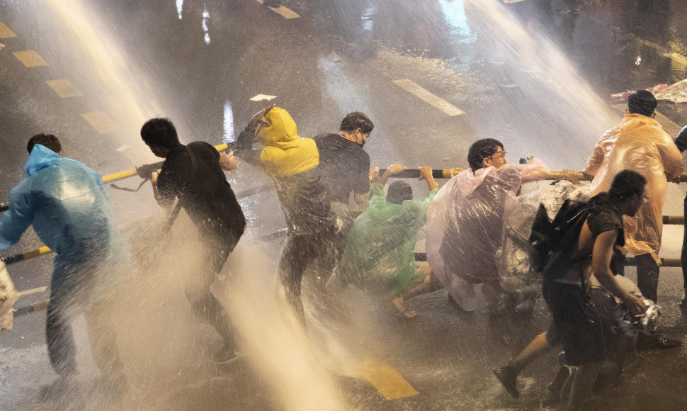 Tailando policija panaudojo vandens patranką prieš protestuotojus