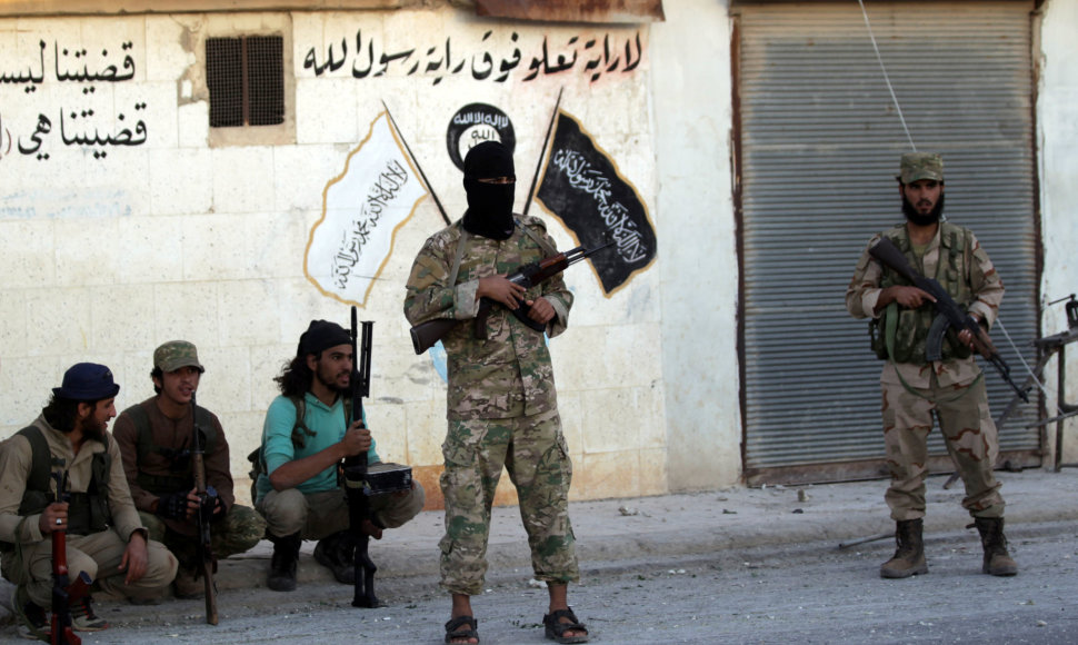 Sirų sukilėliai išvarė IS kovotojus iš Dabiko kaimelio