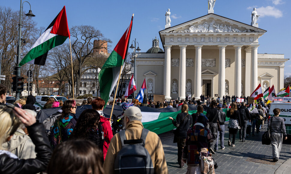 Protestas-eitynės prie&scaron; Lietuvos bendradarbiavimą Izraelio ir JAV karuose &bdquo;Karui &ndash; NE!&ldquo;