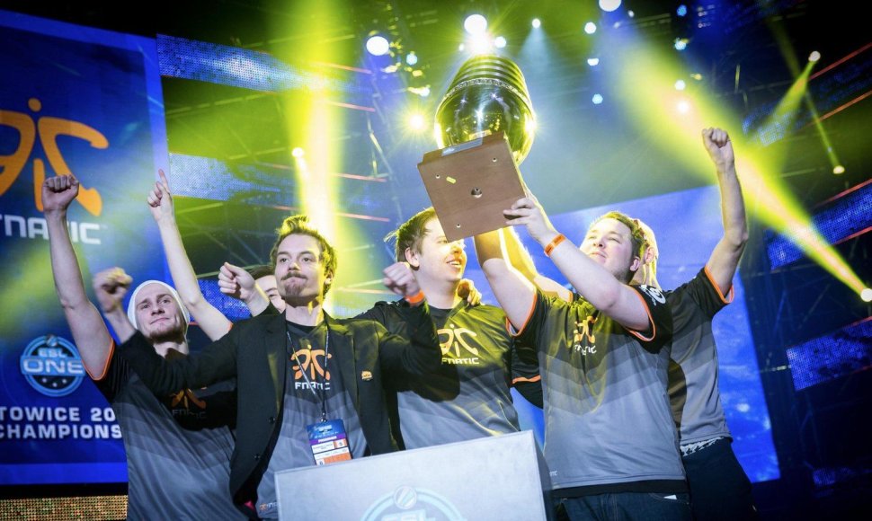 „Fnatic“ komanda triumfuoja 2015 metų ESL turnyre