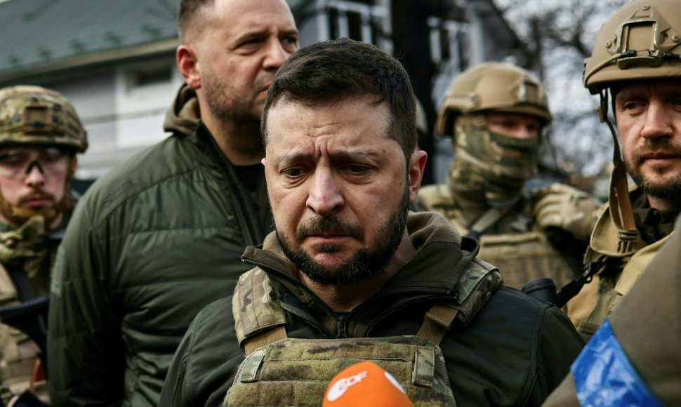 Ukrainos prezidentas Volodymyras Zelenskis tarp karių