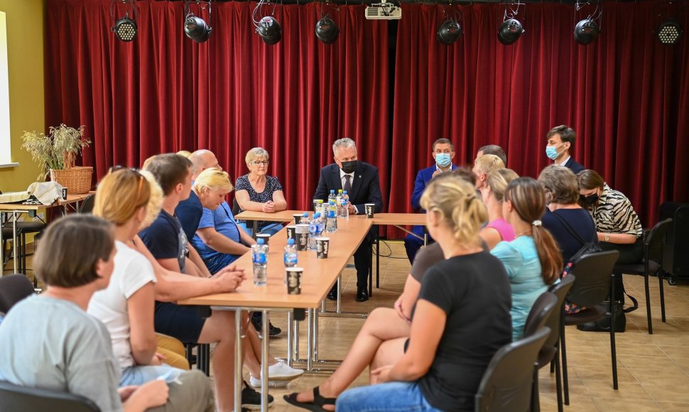 Prezidentas Gitanas Nausėdas susitiko su Dieveniškių bendruomenės atstovais