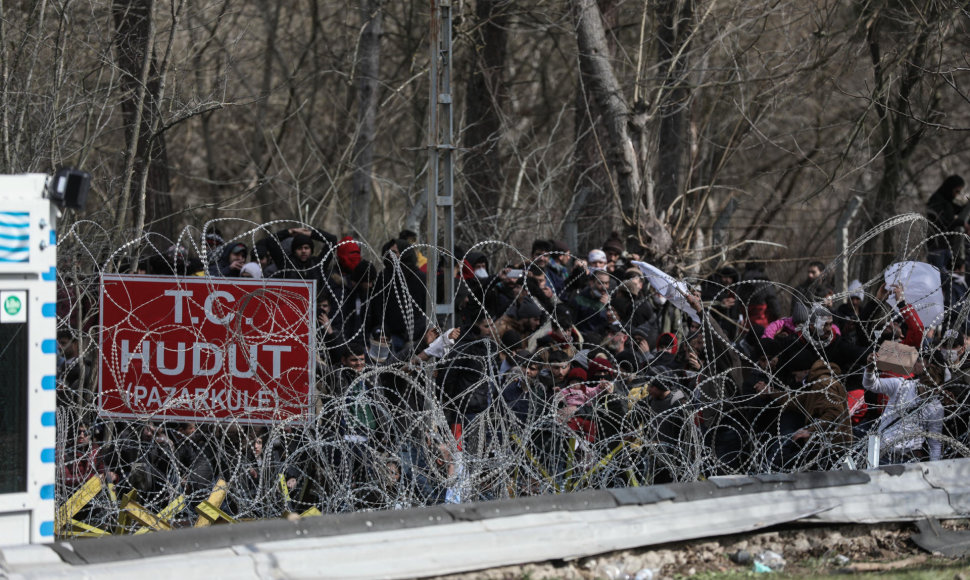 Migrantai Turkijoje prie sienos su Graikija