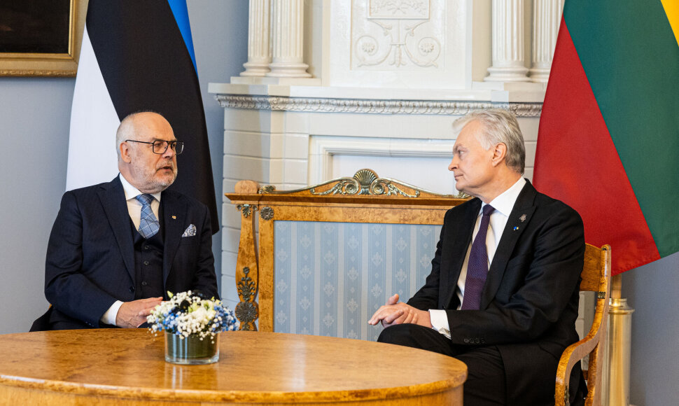 Alaras Karisas, Gitanas Nausėda