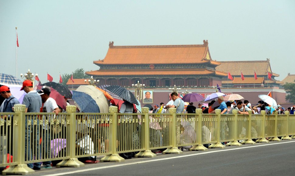 Turistai Tiananmeno aikštėje