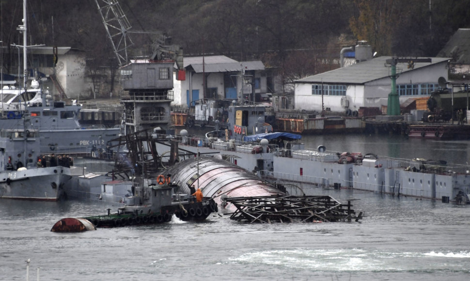 Kryme nuskendo Rusijos plaukiojantis dokas su nebenaudojamu povandeniniu laivu