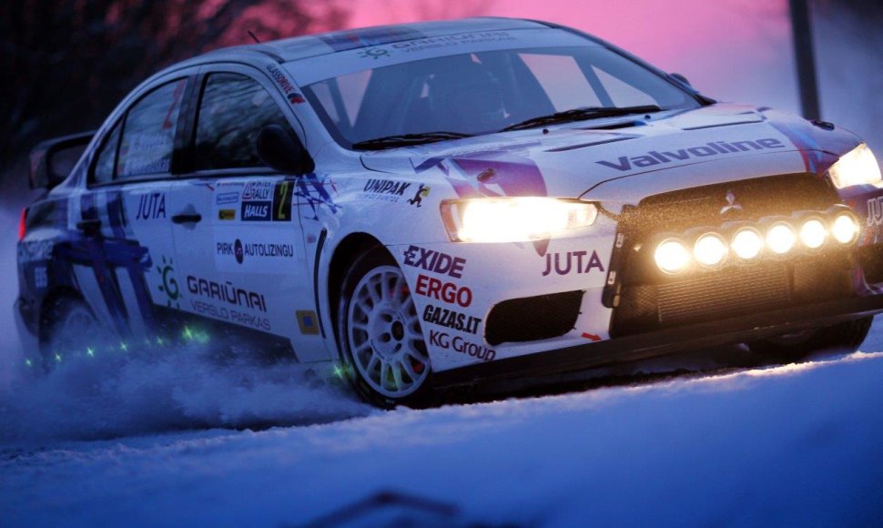 Vytautas Švedas ir Žilvinas Sakalauskas dalyvauja „Halls Winter Rally“