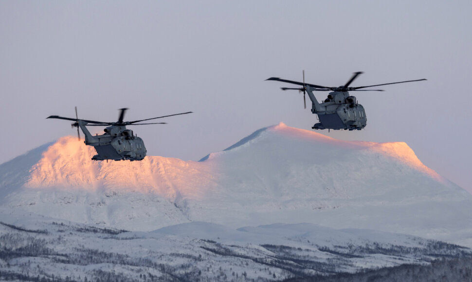 NATO sraigtasparniai / MOD/Royal Navy/SWNS / MOD/Royal Navy/SWNS
