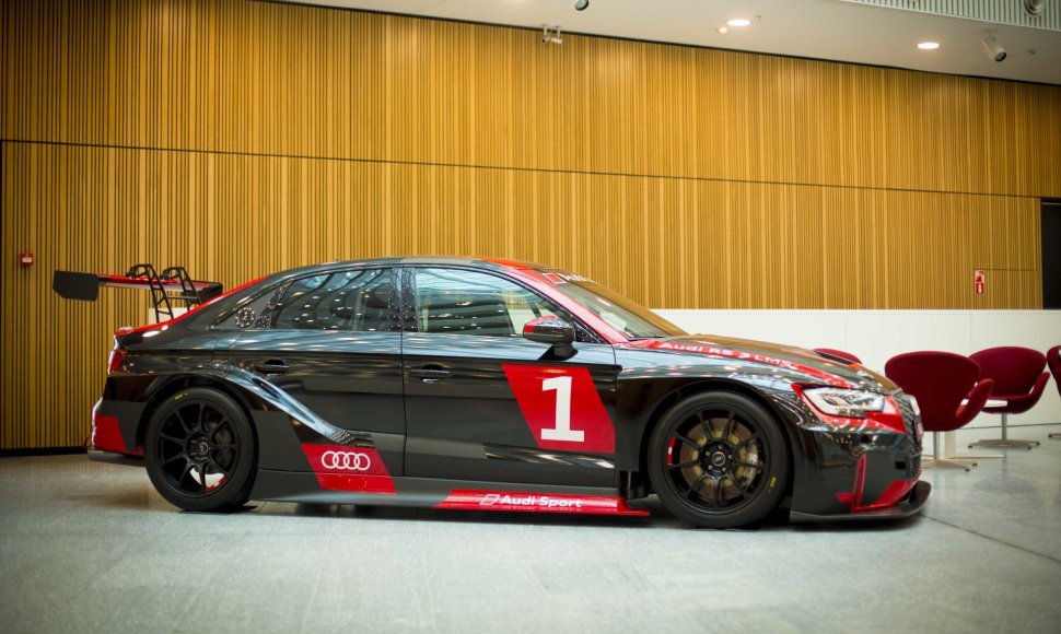„Audi RS3 LMS“ eksponuojamas verslo centre K29