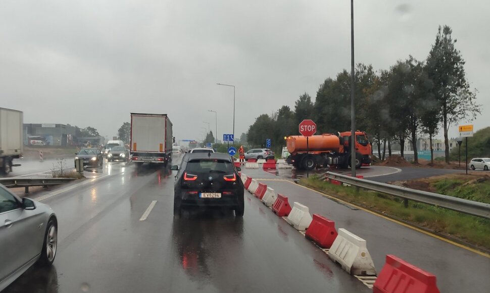 Eismo pokyčiai prie posūkio į Tarandę