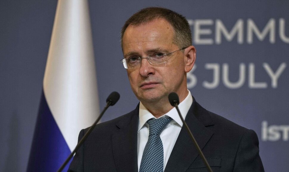 Vladimiras Medinskis / Emrah Gurel / AP