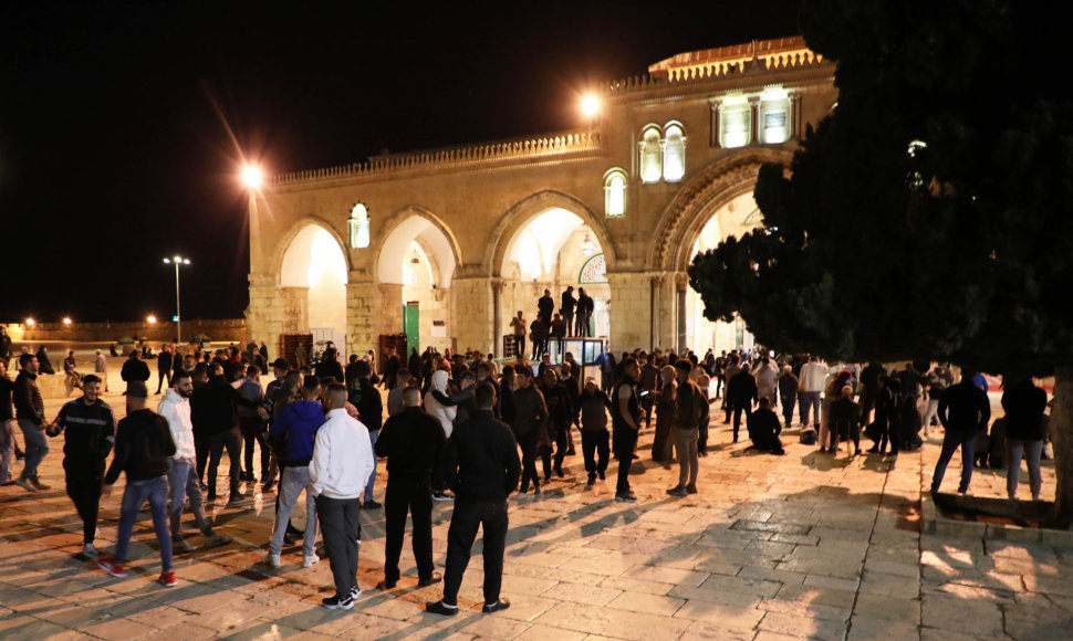 Po dviejų mėnesių pertraukos Jeruzalėje atidaryta Al Aksos mečetė