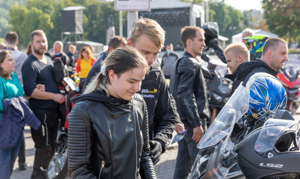 Motociklininkų ir neregių akcija „Mane veža“