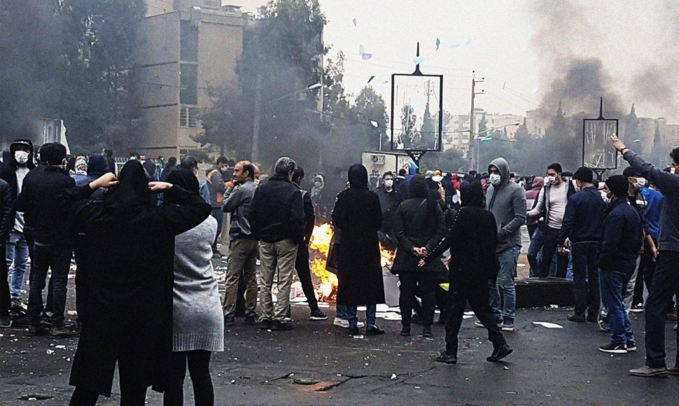 Irane – protestas prieš degalų kainos pakėlimą