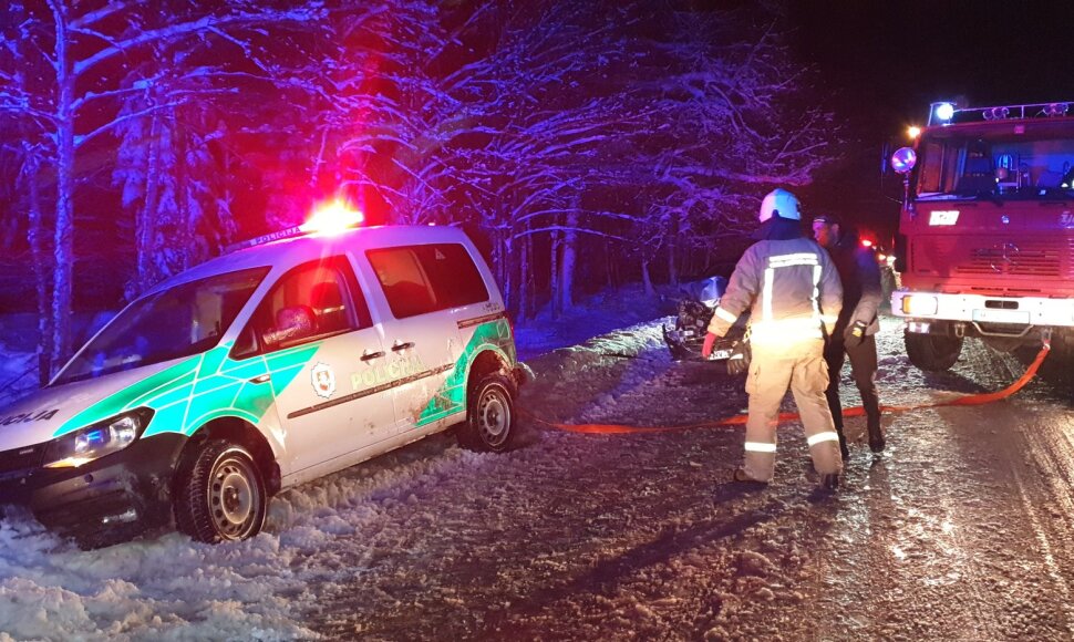 &bdquo;Peugeot&ldquo; trenkėsi į policijos tarnybinį automobilį