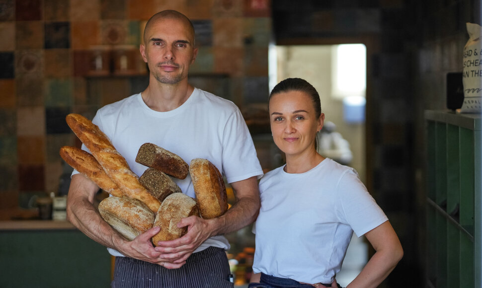 Arvydas ir Akvilė savo kepyklėlėje Justini&scaron;kėse