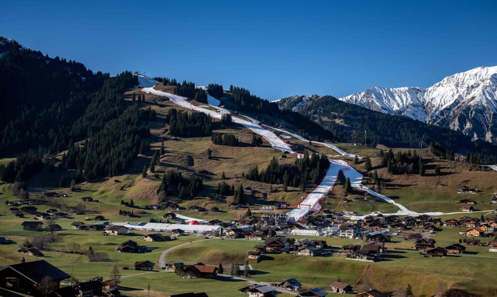 Dėl neiškritusio sniego turėjo užsidaryti ne vienas Šveicarijos slidinėjimo kurortas