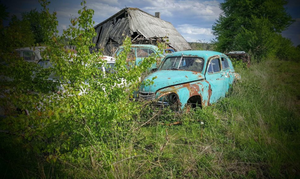 Dzūkijoje rastos įspūdingos senovinių automobilių kapinės