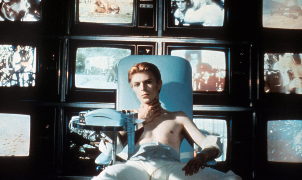 Davidas Bowie filme „Žmogus, kuris nukrito į žemę“ (1976 m.)
