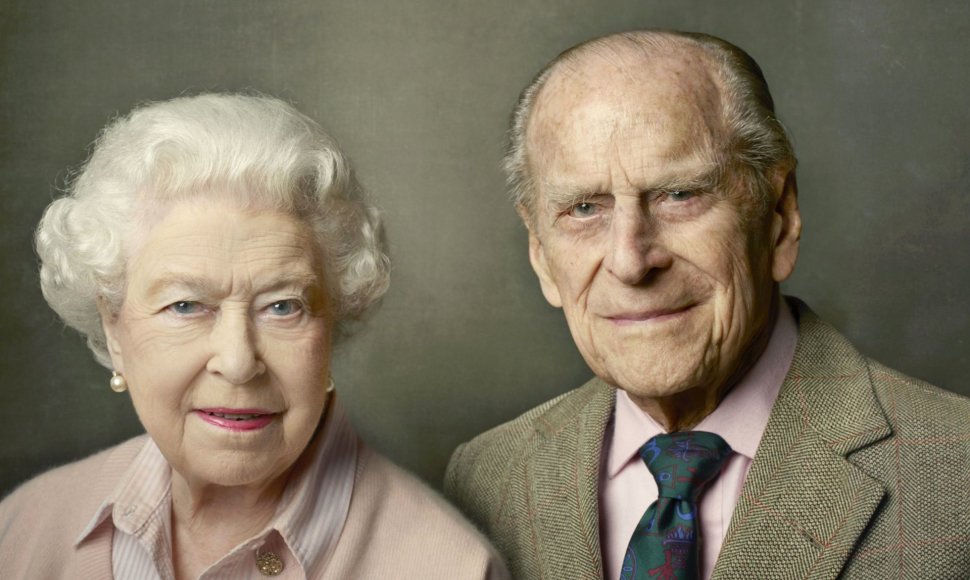 Karalienė Elizabeth II su vyru princu Philipu (2016 m.)
