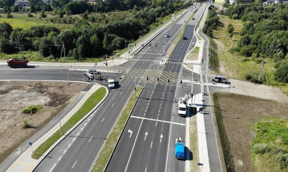 Klaipėdoje baigta rekonstruoti judrią Joniškės ir Liepų gatvės sankryžą.